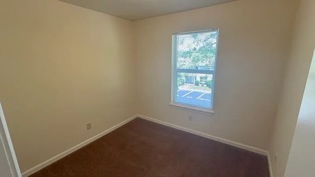 Building Photo - 241 Pheasant Run Dr