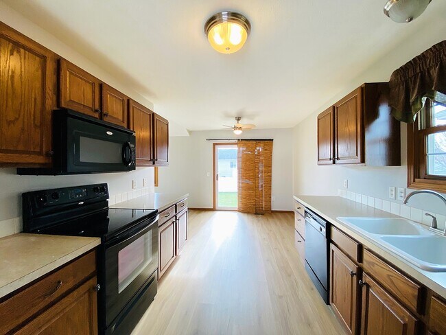 Building Photo - 8801 Leighton Ave