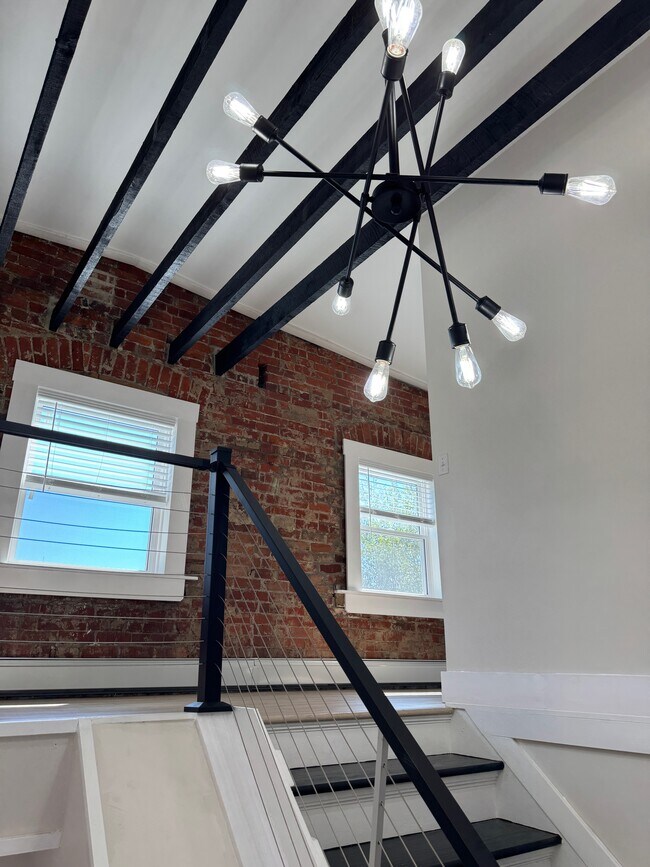 Entrada privada de dos plantas - 427 Klotter Ave