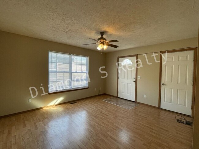 Foto del edificio - Cute 2 Bed Duplex Available Now - 2 bed, 2 bath, 1 car garage!