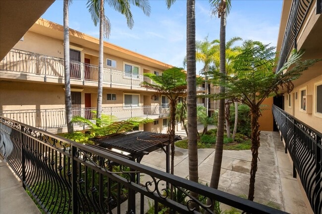 Building Photo - 7555 Linda Vista Rd