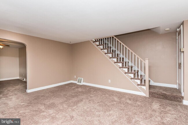 Building Photo - 515 Twin Oaks Dr