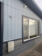 Building Photo - 715 Bluff Ave SW