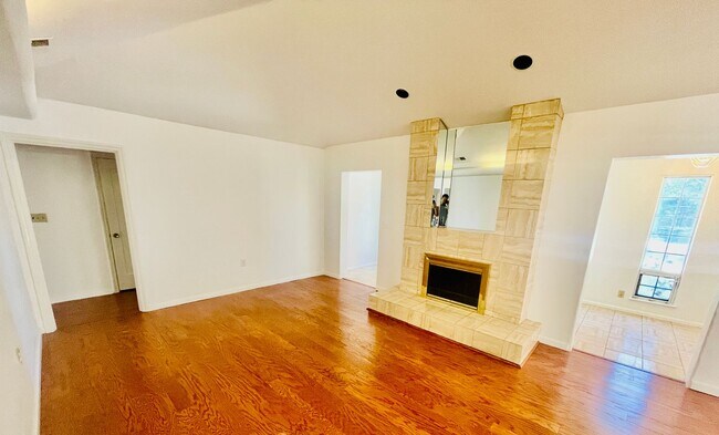 Foto del edificio - 24 Coronado Ave