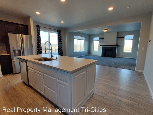 Building Photo - 4 br, 2.5 bath House - 4877 Corvina St.