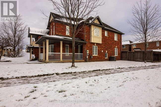 Building Photo - 2324 Saddlecreek Crescent