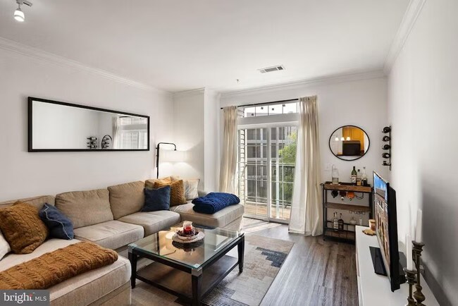 Foto del edificio - 2465 Army Navy Dr