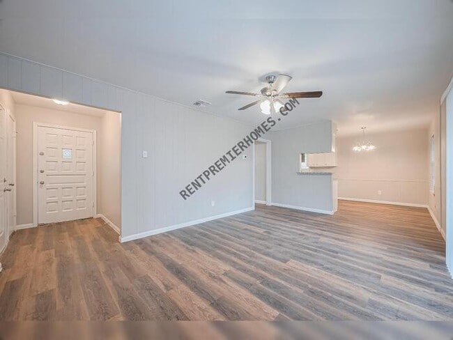 Building Photo - 9003 Chateau Forest Dr