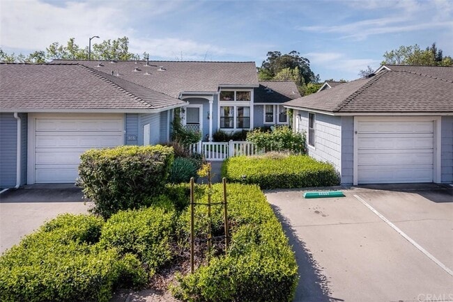 Garage 1 is on the left and garage 2 is on the right of the walkway. - 955 Felicia Way