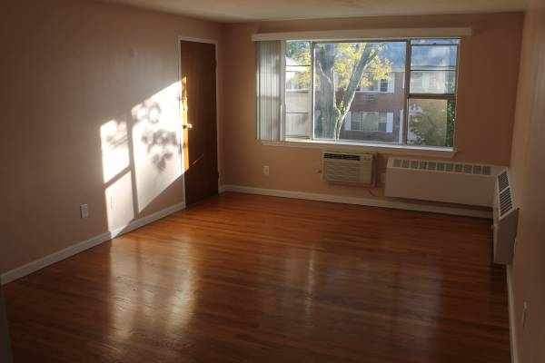 Primary Photo - 107 Shadow Ln