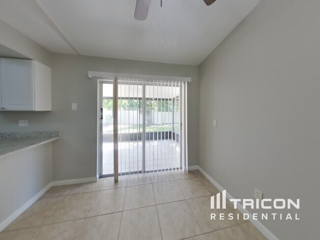 Foto del edificio - 13912 Henson Cir