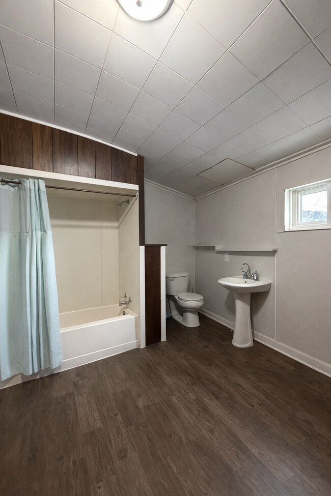 Foto del edificio - 110 E 4th Ave