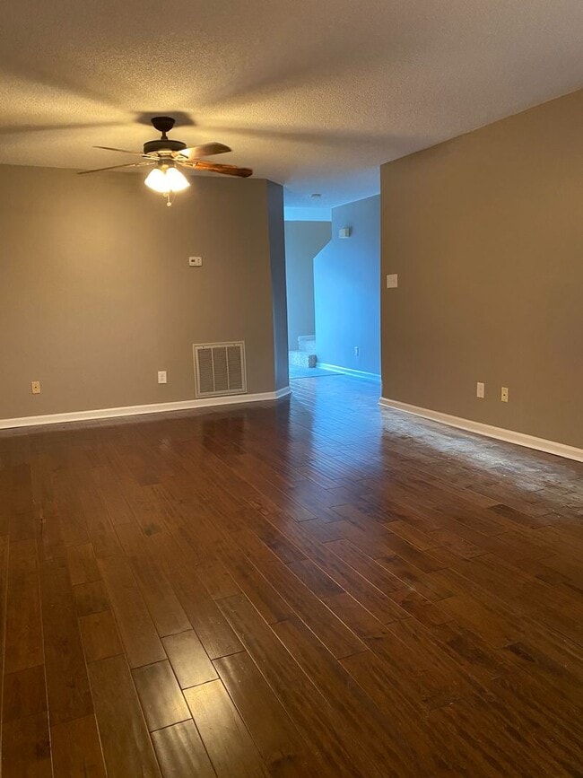 Foto del edificio - West Knoxville, Updated 2BR/2BA, Pets cons...