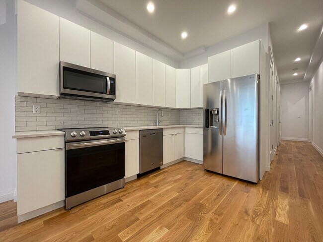 Building Photo - 315 W 103rd St