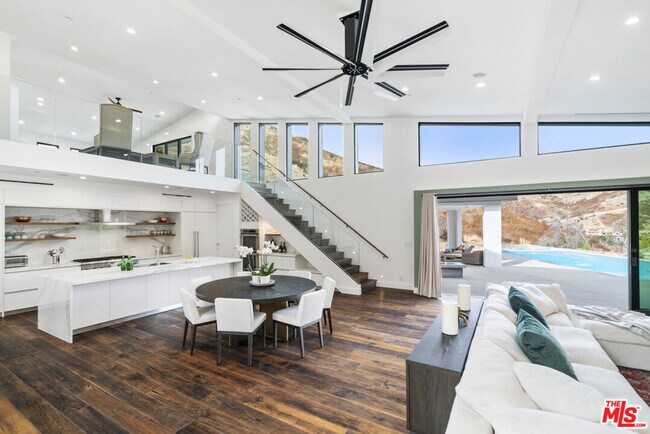 Foto del edificio - 31830 Lobo Canyon Rd