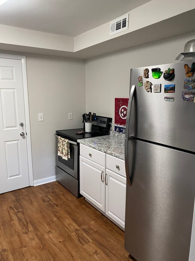 Building Photo - 805 Belton Dr