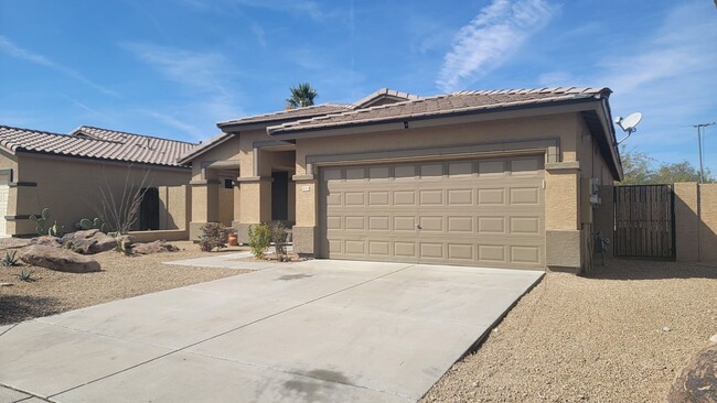 Building Photo - SOLAR & NEW CARPET makes this home a BARGA...