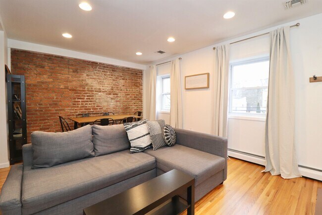 Building Photo - 206 Beacon Ave