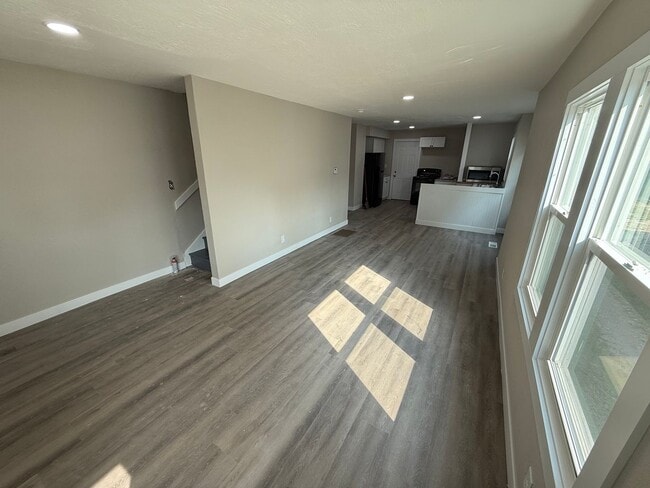 Building Photo - 1335-1335 W Mt Vernon St