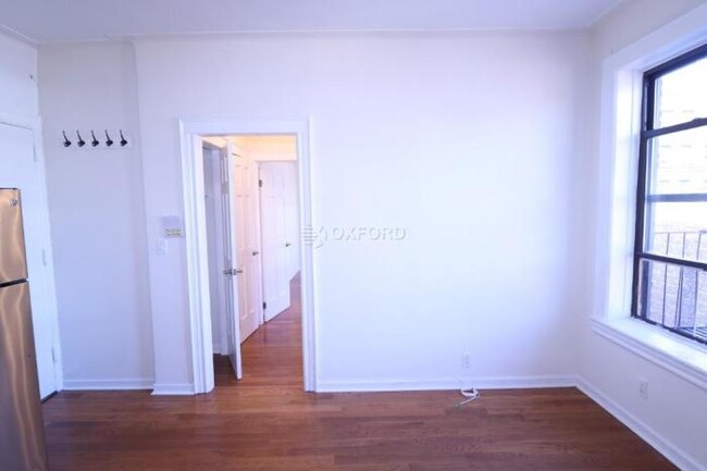 Foto del edificio - 1 bedroom in Queens NY 11354