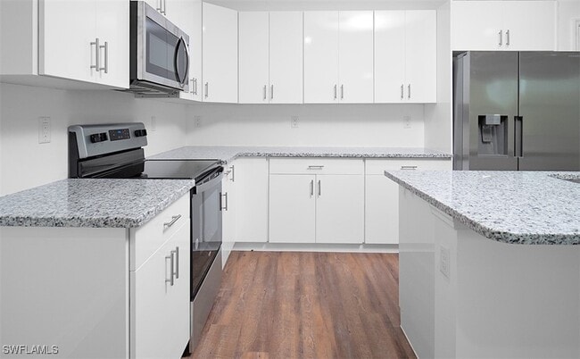 Building Photo - 8007 Vega Ct