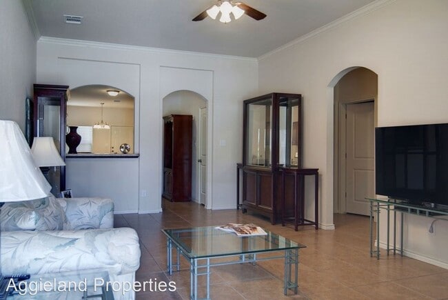 Building Photo - 3 br, 3 bath House - 4451 Reveille