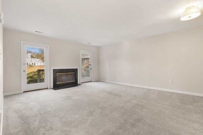 Foto del edificio - Coming Soon! End unit townhome in Annapolis!