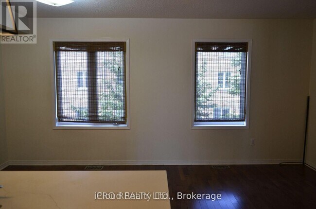Building Photo - 319 Aspendale Cres