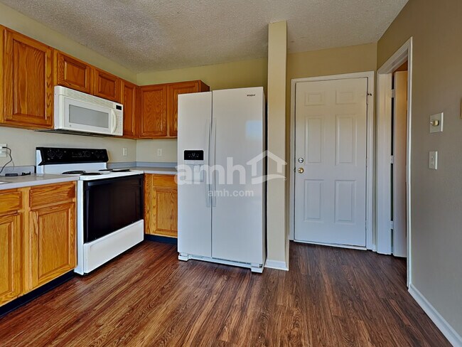 Foto del edificio - 15055 Fawn Hollow Ln
