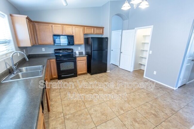 Foto del edificio - 40357 W Thornberry Ln