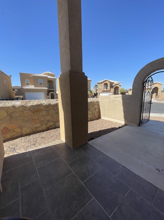 Building Photo - 3724 Coco Palm Dr