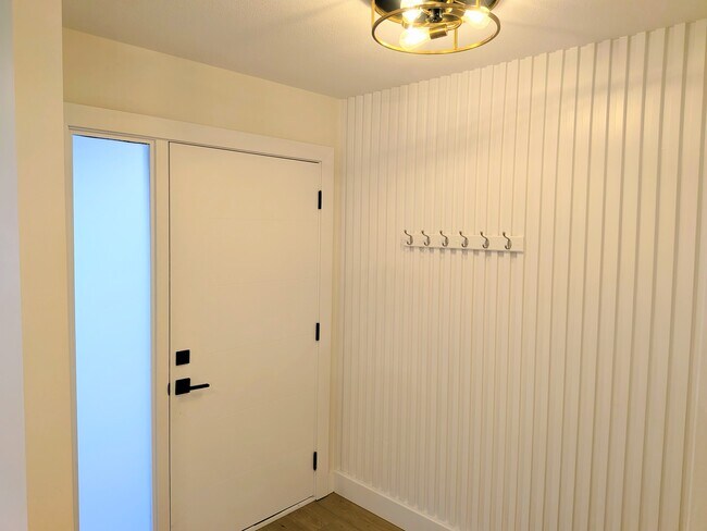 Building Photo - 7580 Sapphire Dr