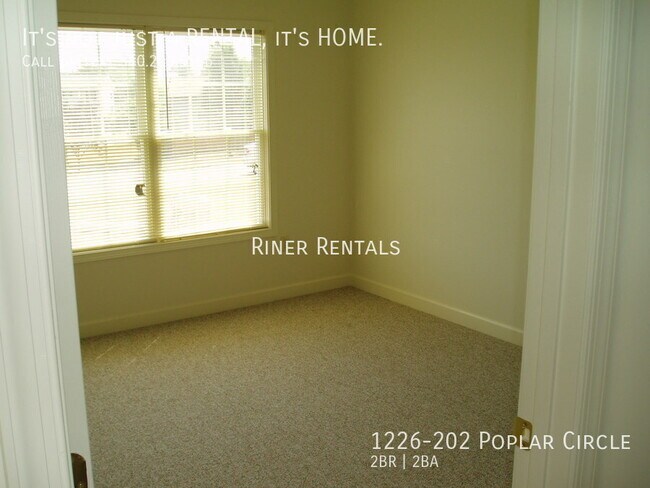 Foto del edificio - 1226 Poplar Cir