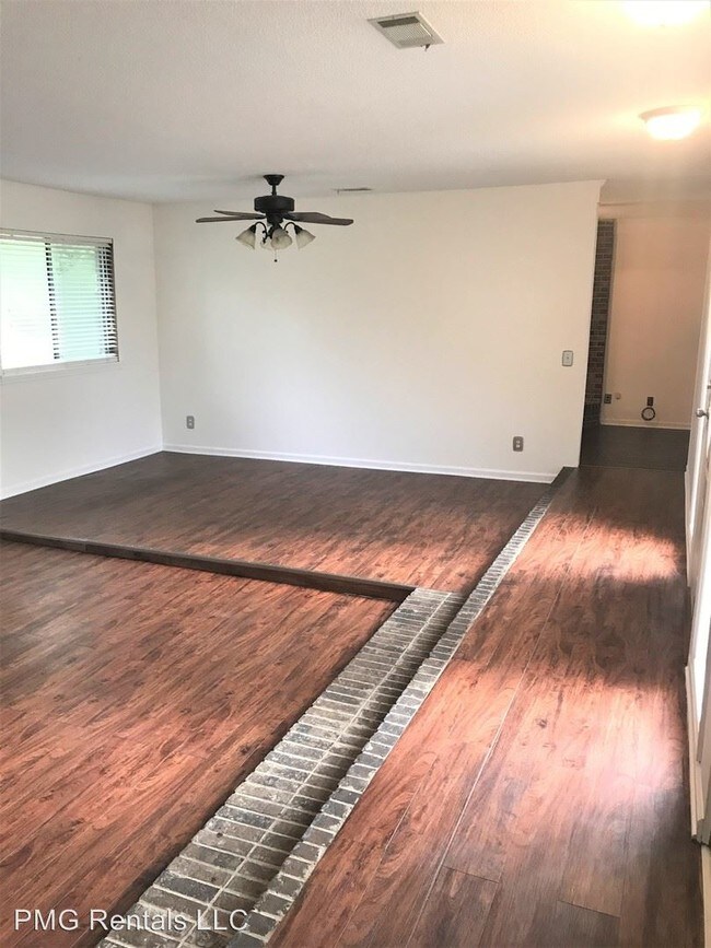 Building Photo - 3 br, 2 bath House - 103 Crest Drive