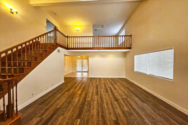 Foto del edificio - 7556 Thousand Oaks Dr