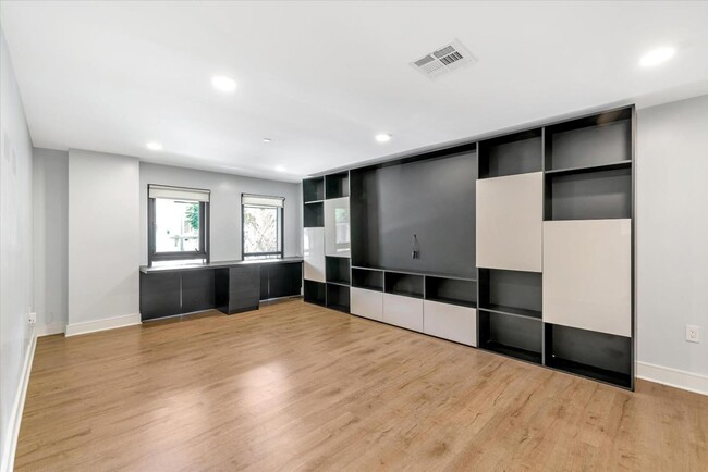 Building Photo - 6030 S Seabluff Dr