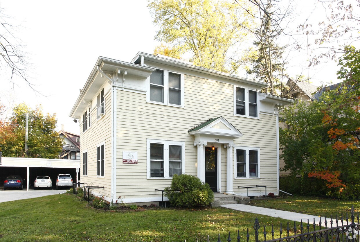 Building Photo - 208 N Division St