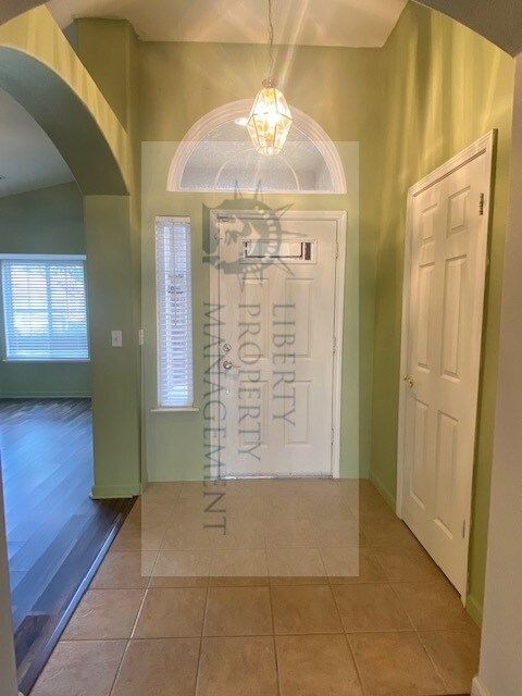 Foto del edificio - 15655 Wooten Ct