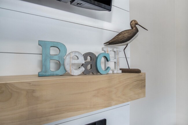 Foto del edificio - 2245 Lakeshore Dr