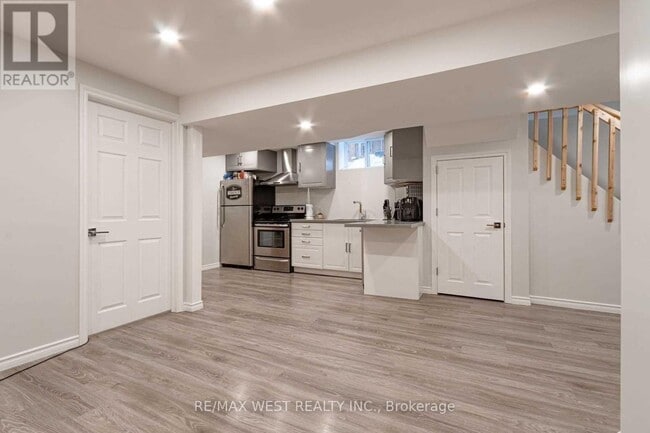 Building Photo - 70 Breeze Dr