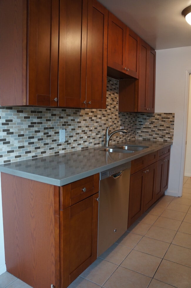 Kitchen - 4207 Franklin Ave