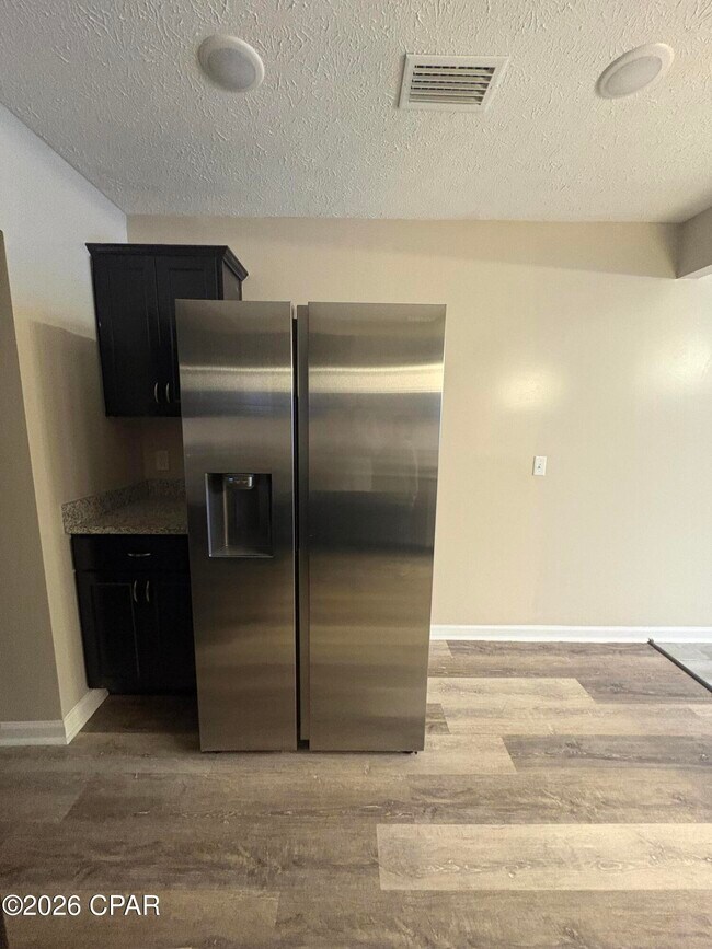 Building Photo - 816 E 25th St