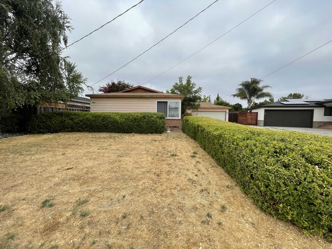 Building Photo - 35459 Breton Dr