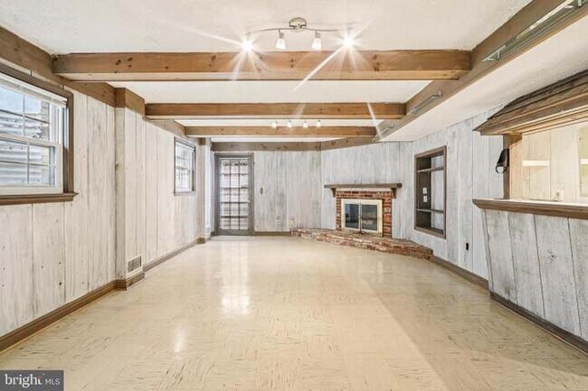 Foto del edificio - 16505 Henry Dr