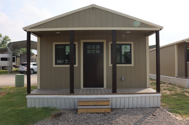 Foto del edificio - 801 Silver Creek Azle Rd