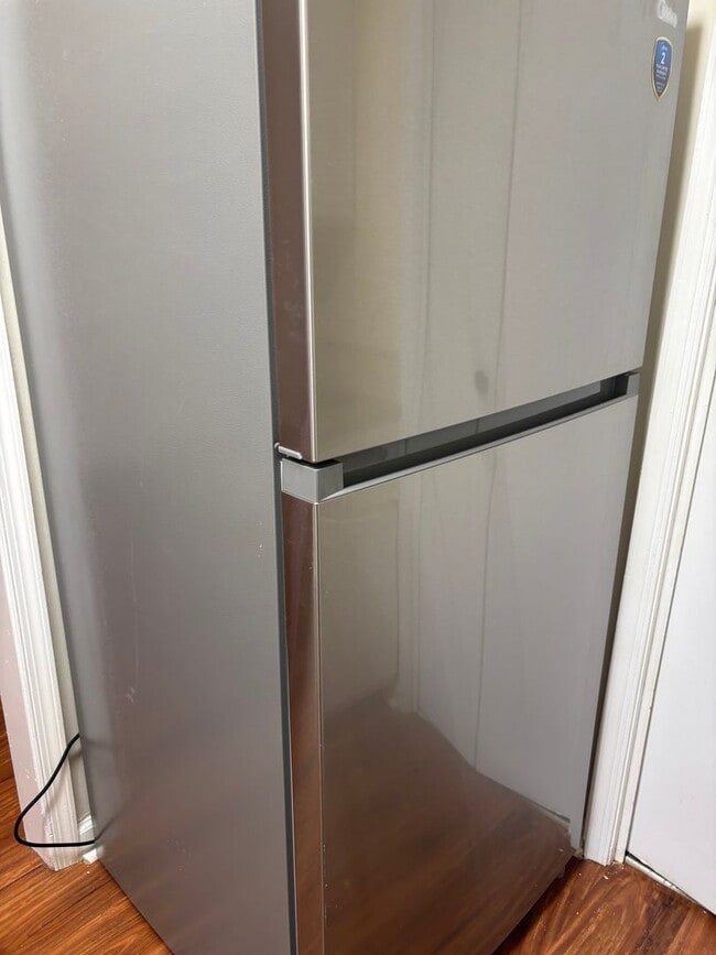 Building Photo - New Price Drop! Apply now.