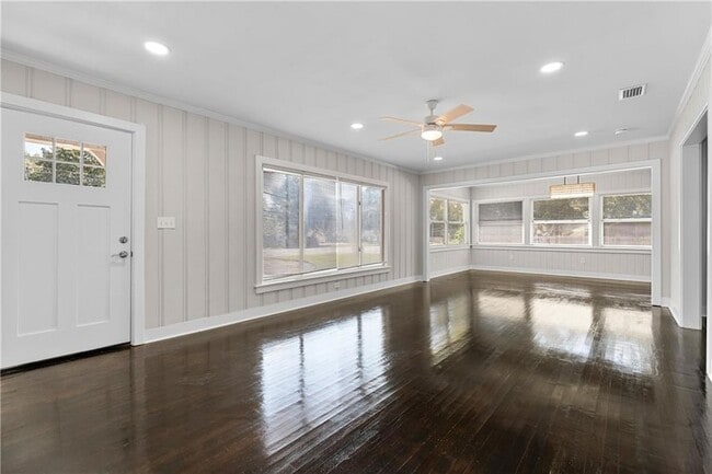 Foto del edificio - 2762 Hillcrest Rd