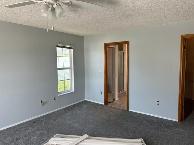 Building Photo - 600 Barry Place