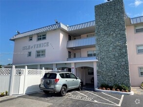 Building Photo - 2775 Taft St