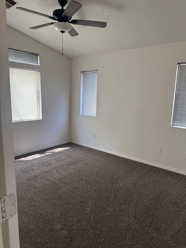 Foto del edificio - 6000 Ursa Ave NW